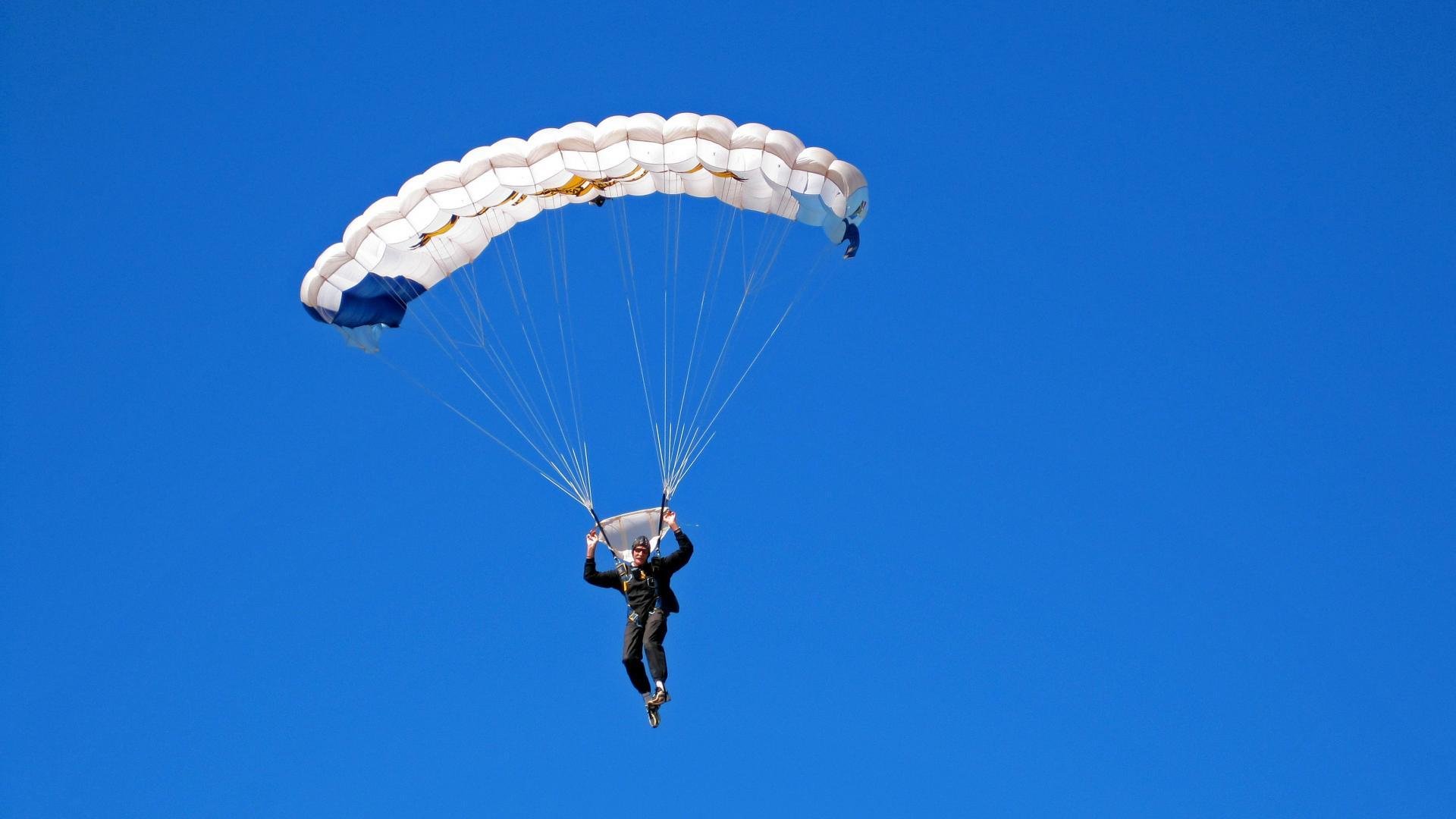 当CBA辽宁队遇见NBA爵士，一场跨越次元的篮球对话，米切尔的重锤敲响了什么？